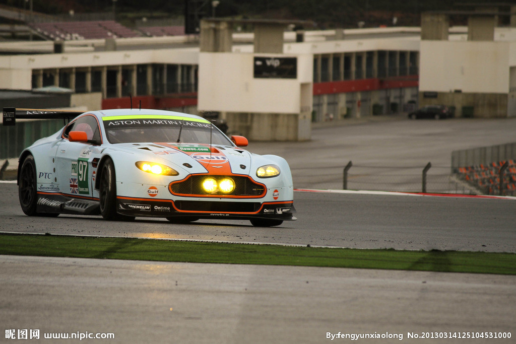 Aston Martin V8 Volante