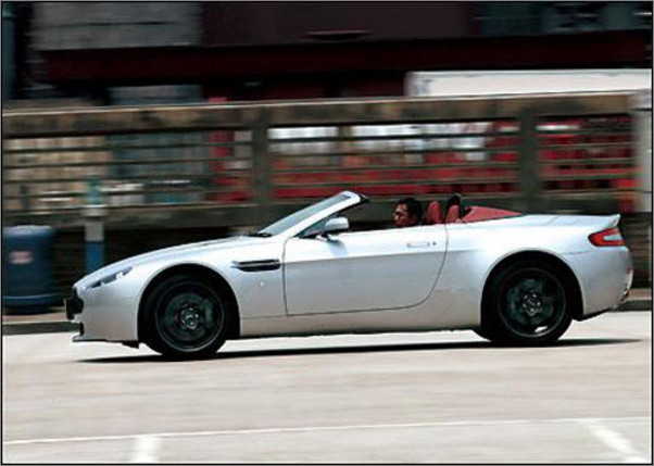 Aston Martin V8 Volante