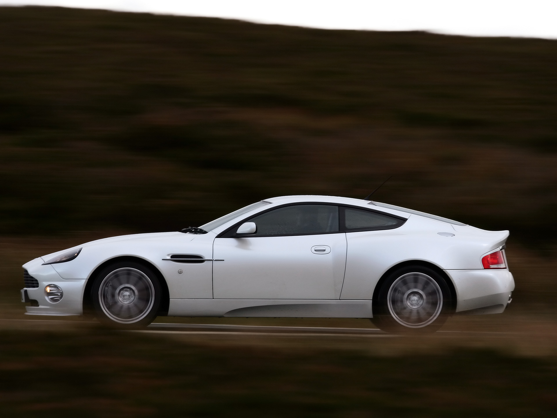 Aston Martin Vanquish S V12