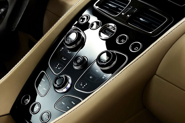 Aston Martin Vanquish Volante 2014