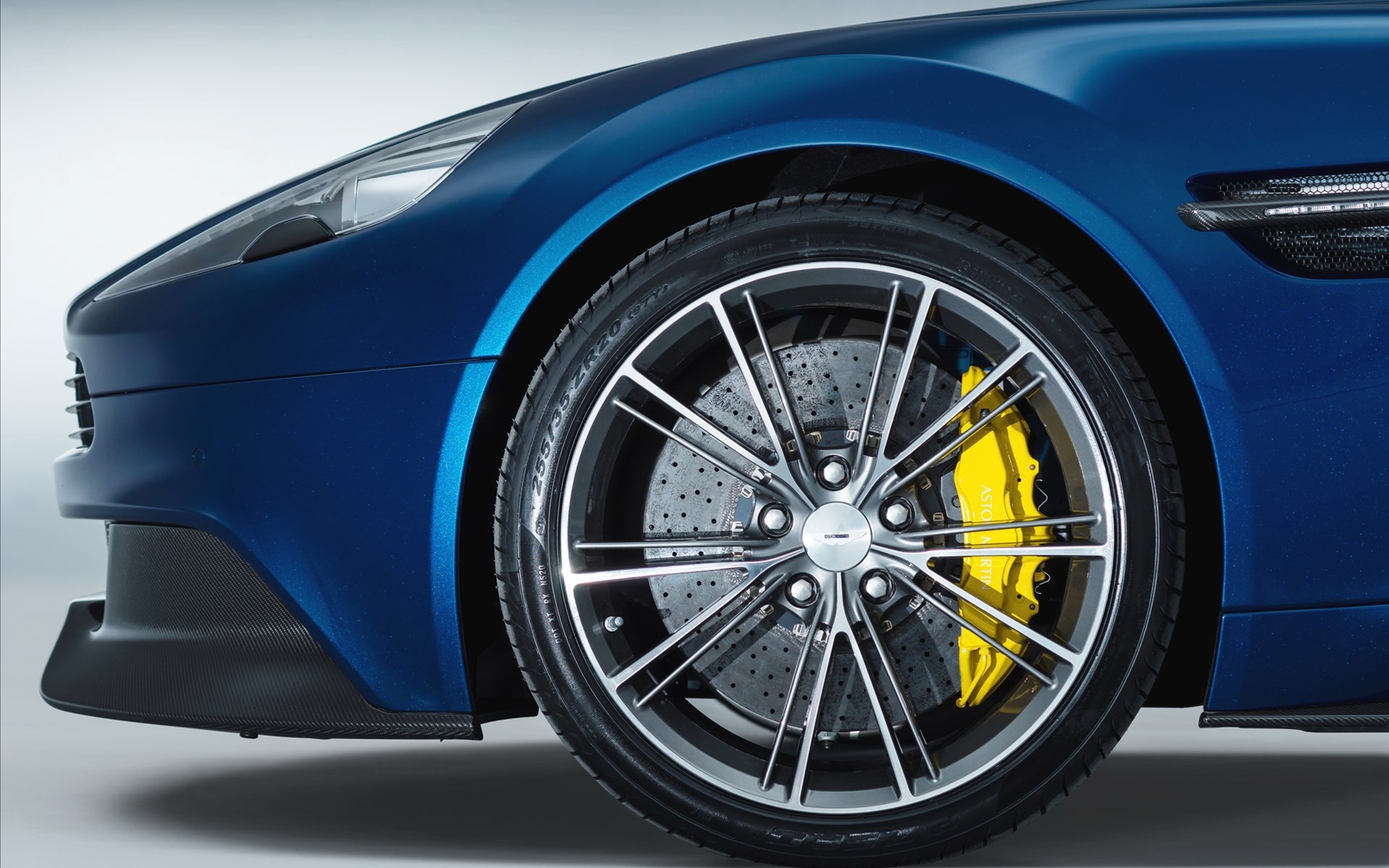 Aston Martin Vanquish Volante 2014