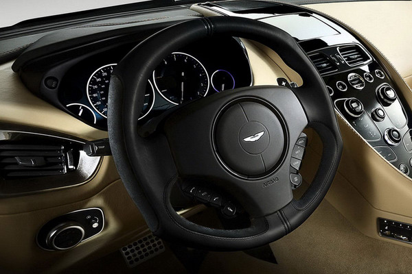 Aston Martin Vanquish Volante 2014