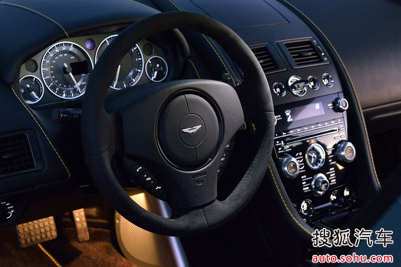 Aston Martin Vantage 2014