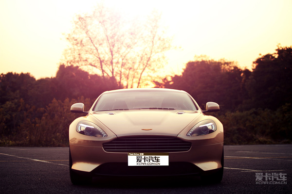 Aston Martin Virage Volante