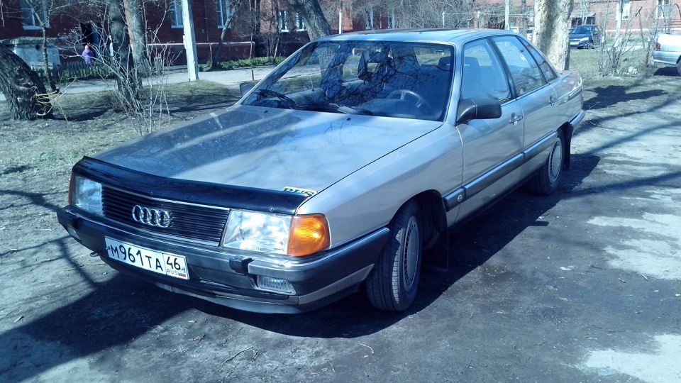 Audi 100 2.2
