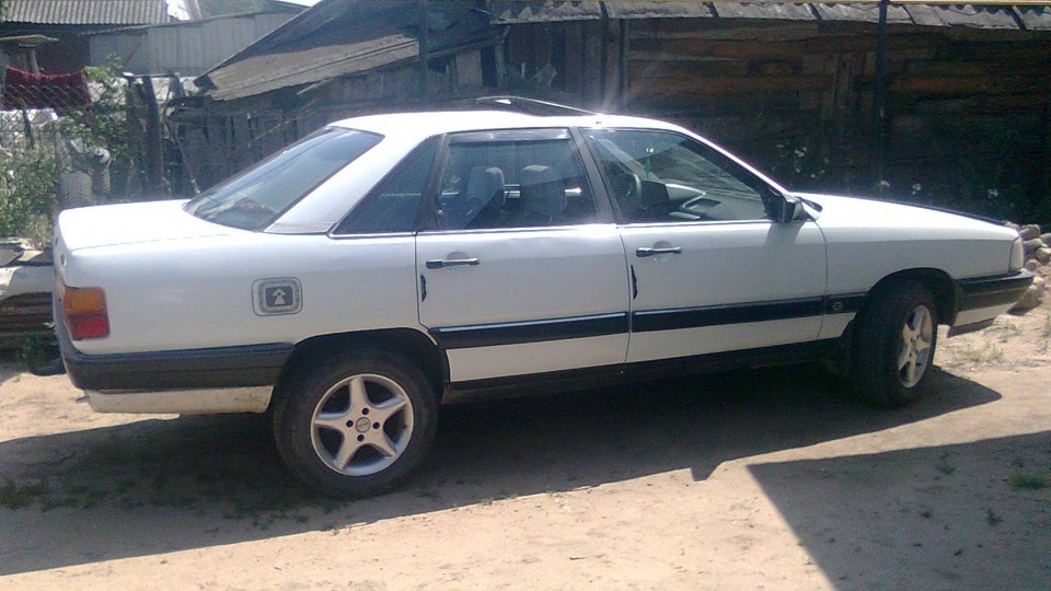 Audi 100 2.2