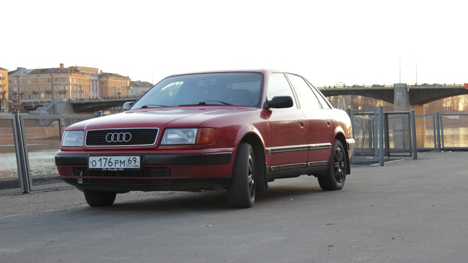 Audi 100 2.3