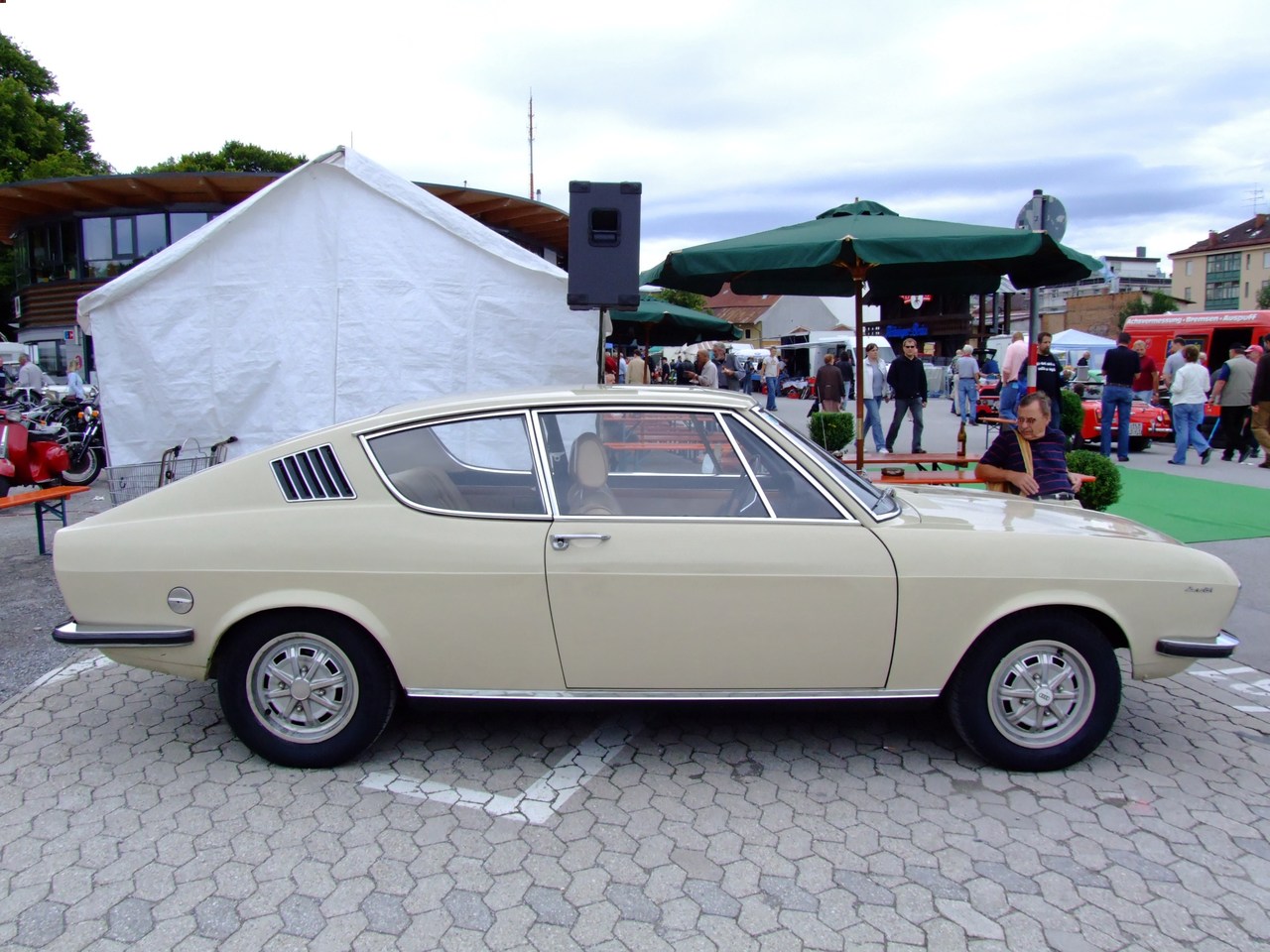 Audi 100 MK1