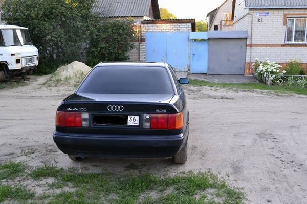 Audi 100 Type 44
