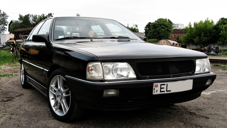 Audi 100 V8