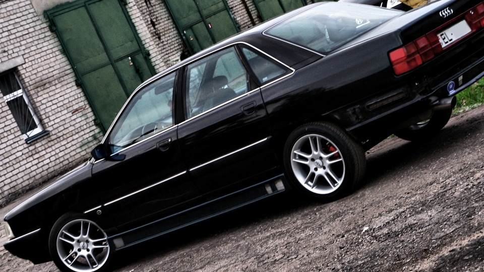 Audi 100 V8