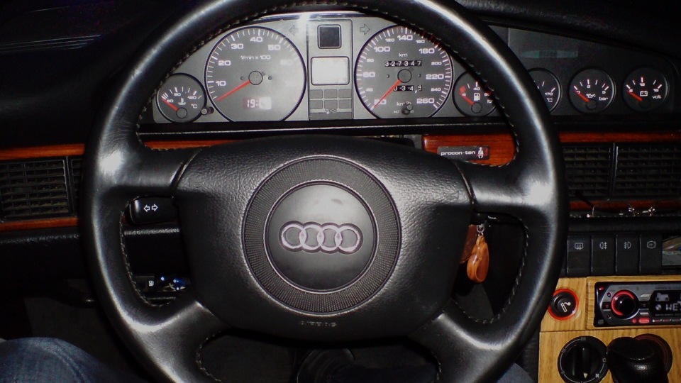 Audi 100 V8