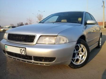Audi A4 8D