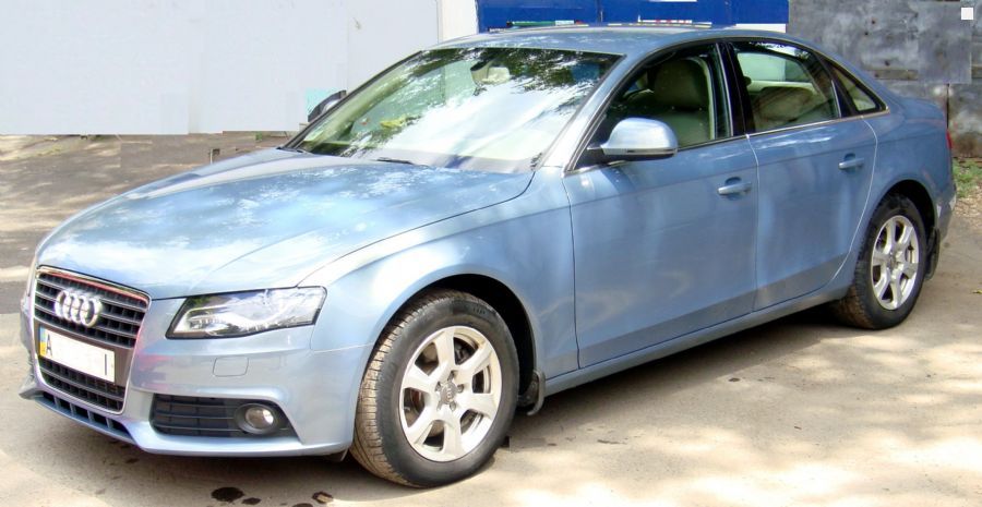 Audi A4 V8
