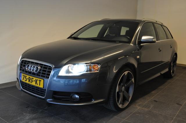 Audi A4 V8