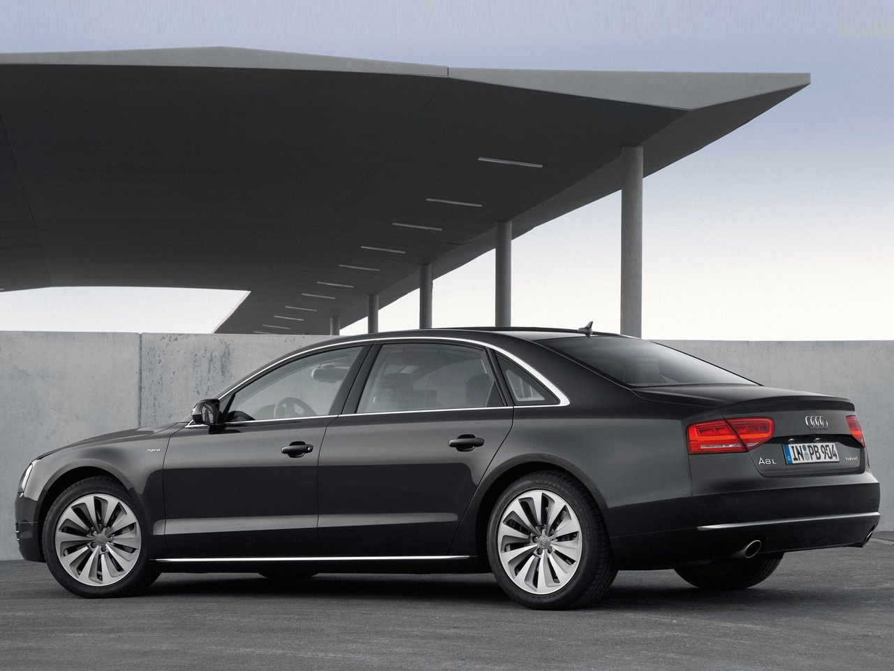 Audi A8 L Hybrid