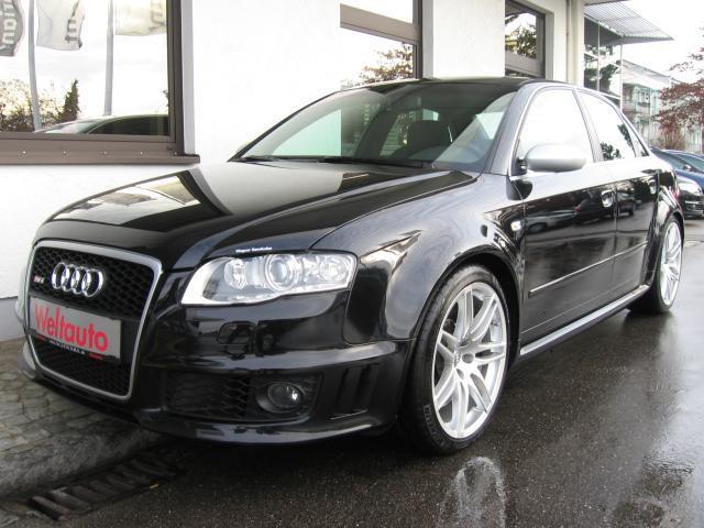 Audi RS4 quattro