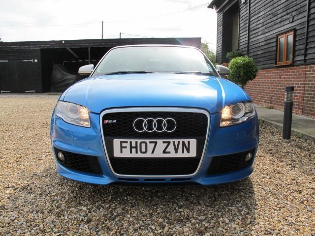 Audi RS4 quattro
