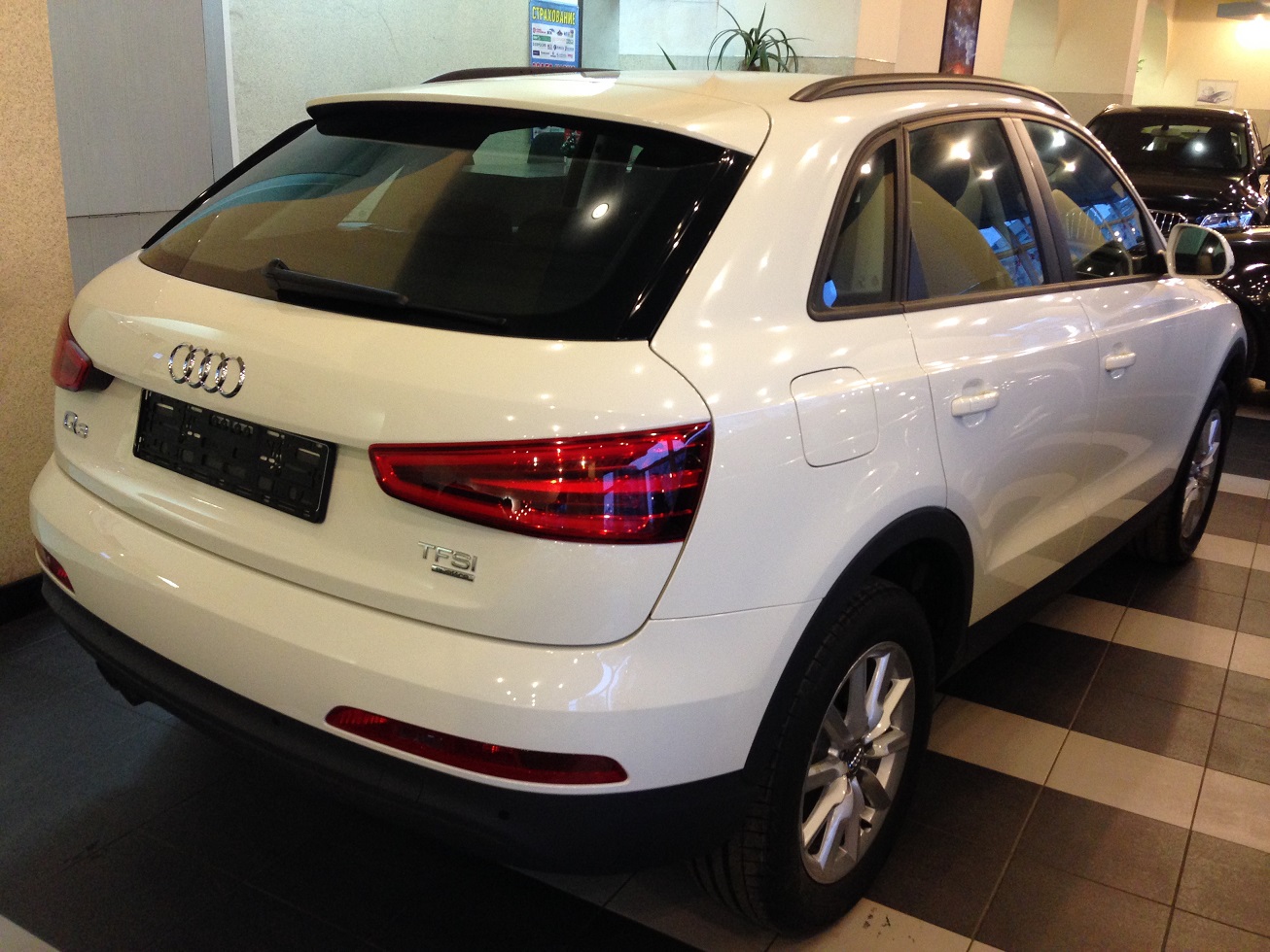 Audi Q3 white