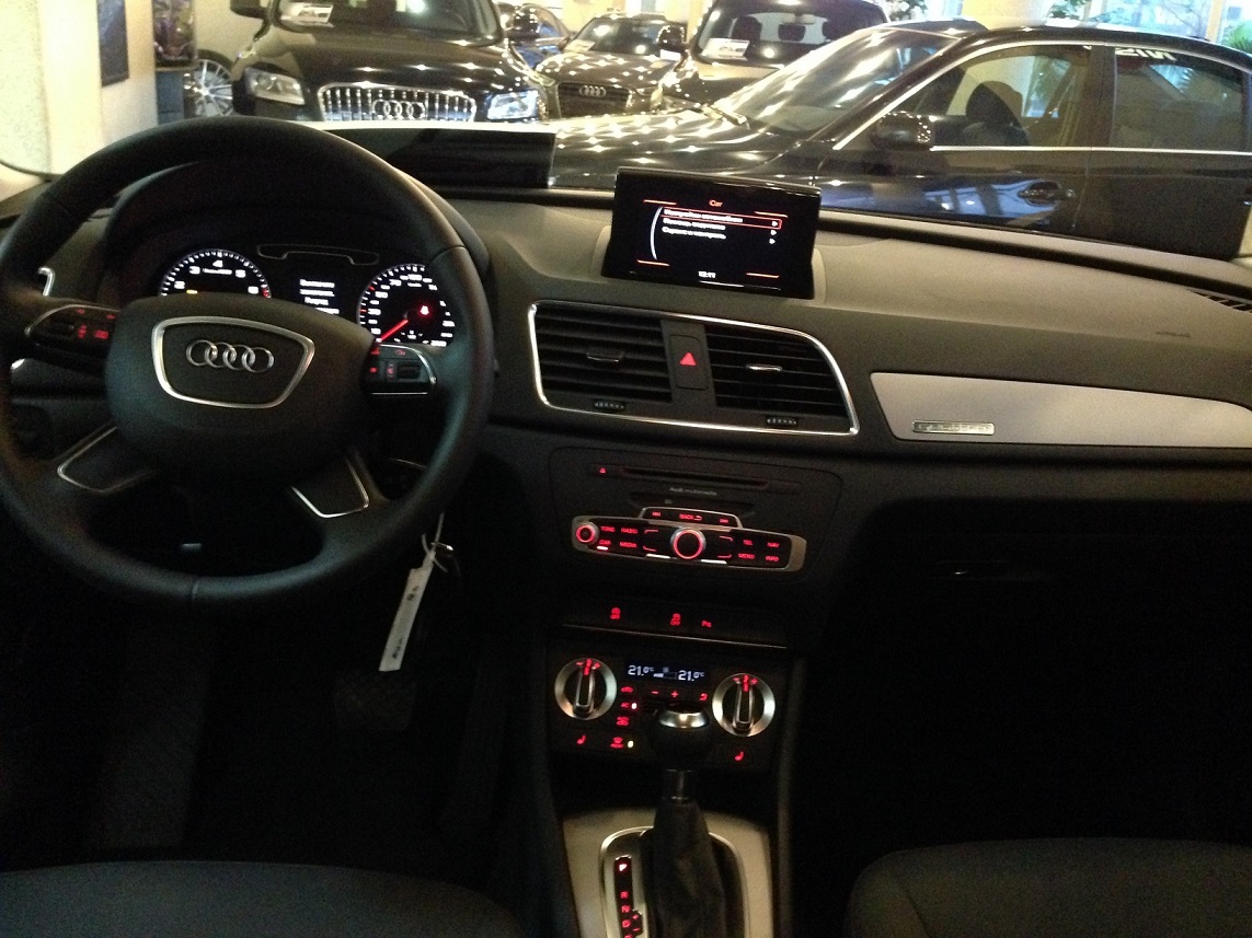 Audi Q3 white