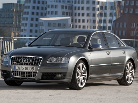 Audi S8