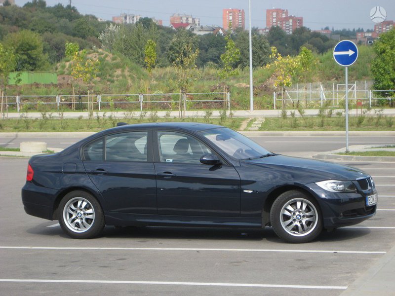 Bmw 320 Saloon