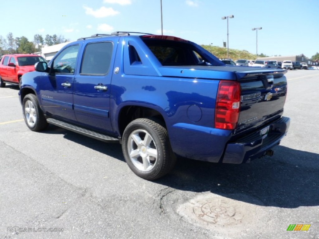 Chevrolet Avalanche Blue