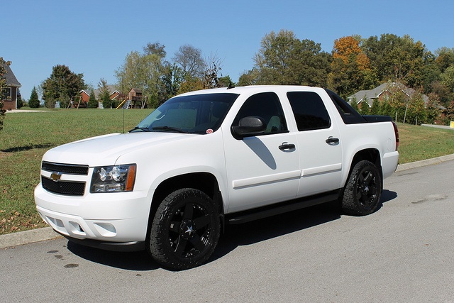 Chevrolet Avalanche White