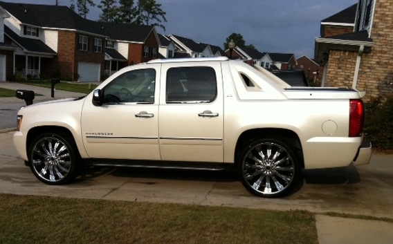 Chevrolet Avalanche White