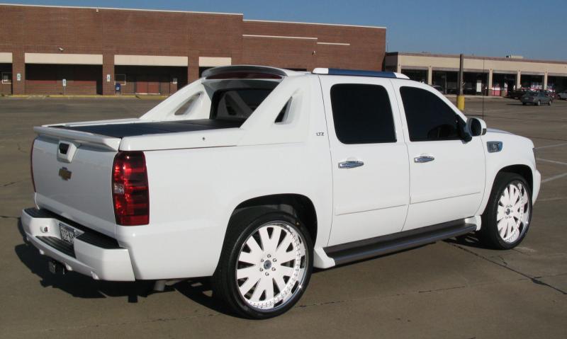 Chevrolet Avalanche White