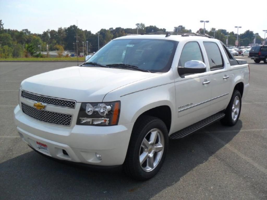 Chevrolet Avalanche White
