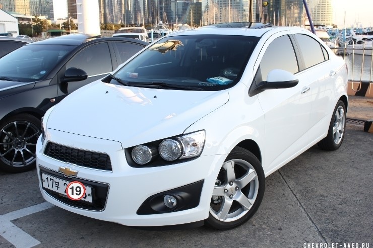 Chevrolet Aveo White