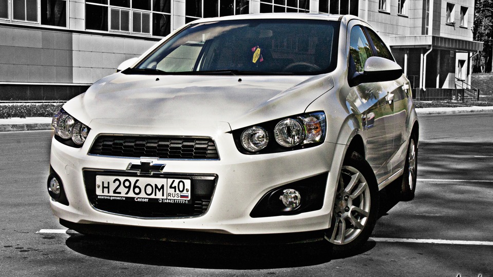 Chevrolet Aveo White