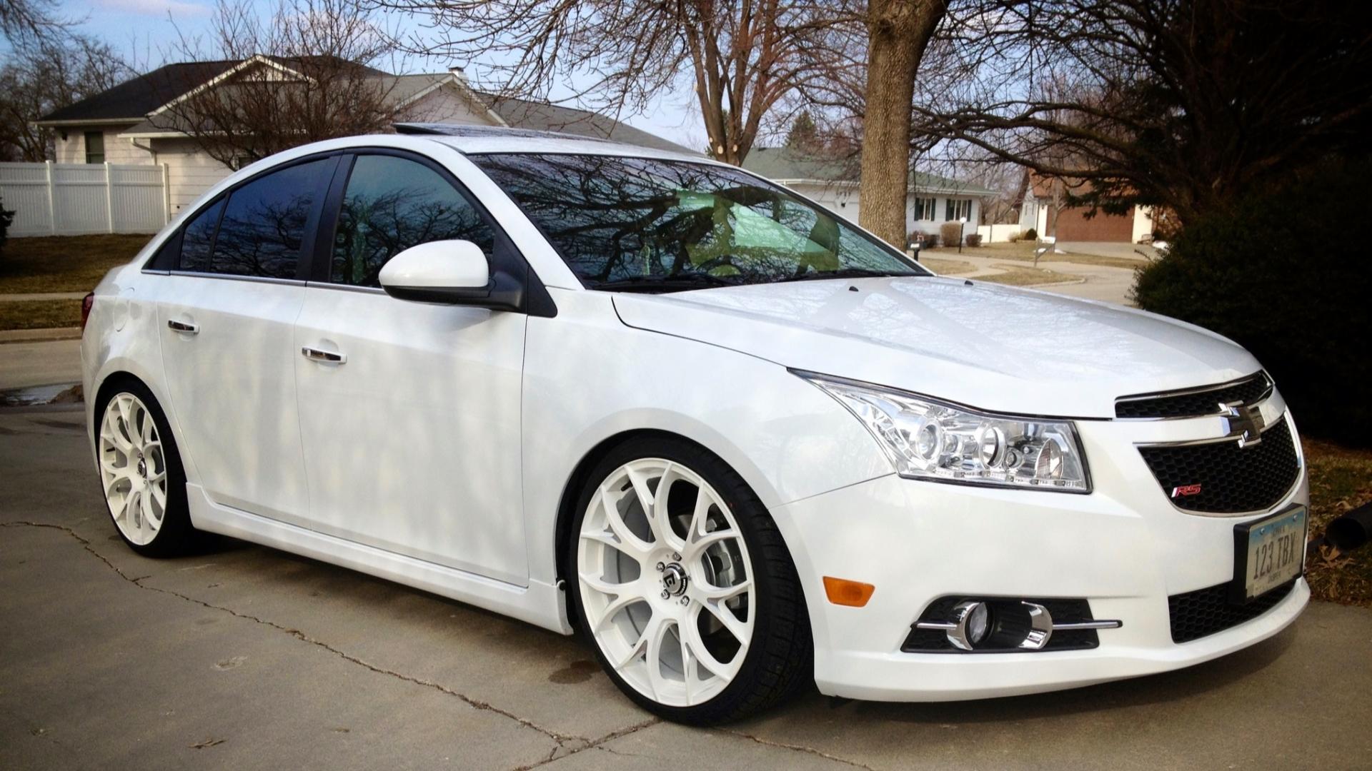 Chevrolet Cruze White