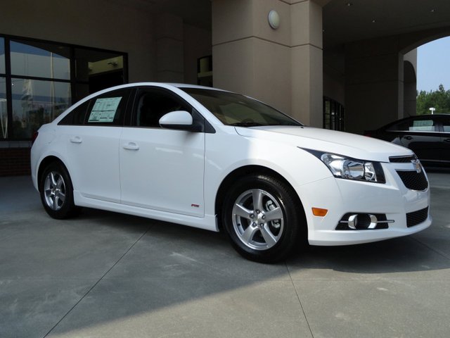 Chevrolet Cruze White