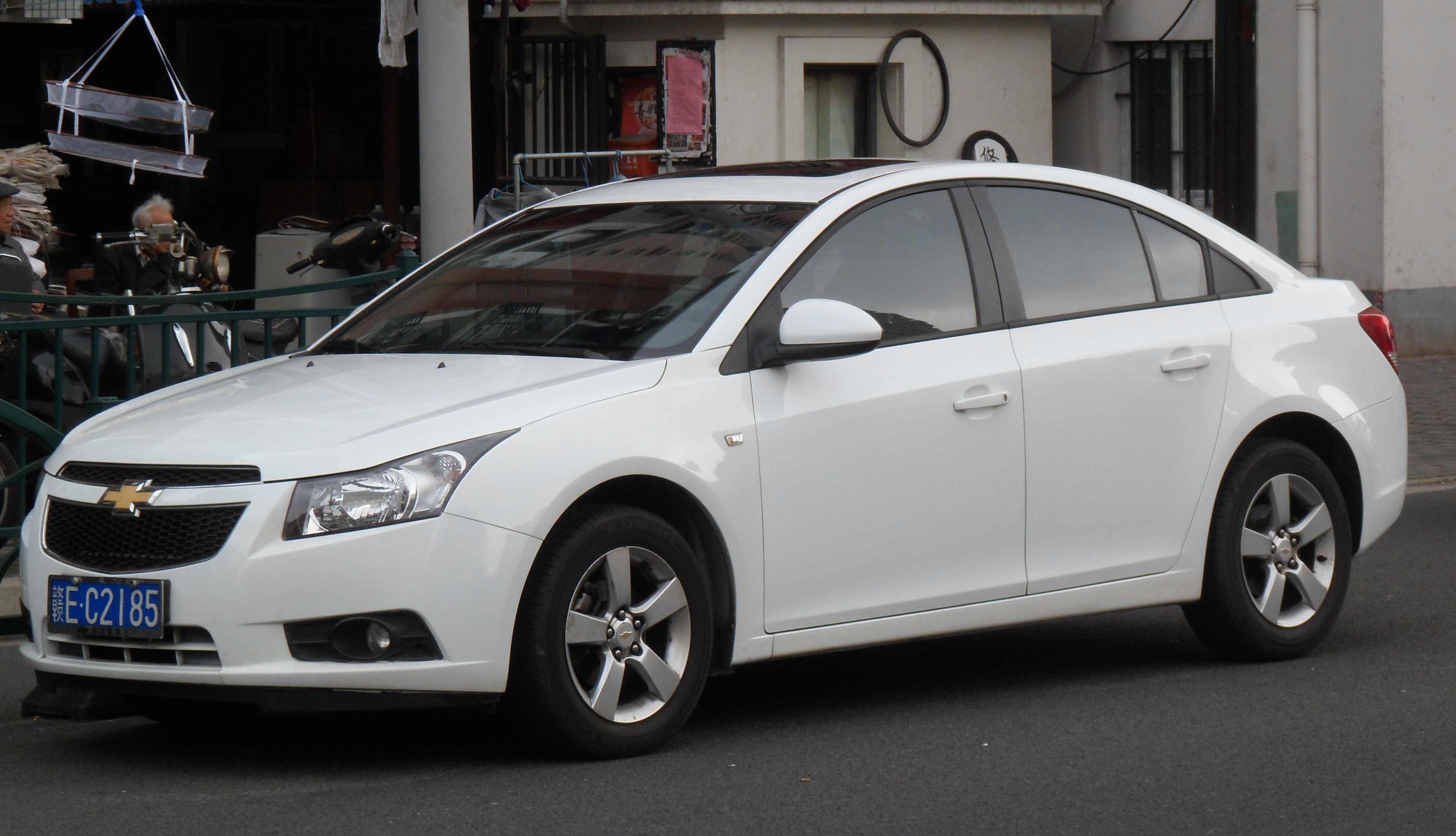 Chevrolet Cruze White