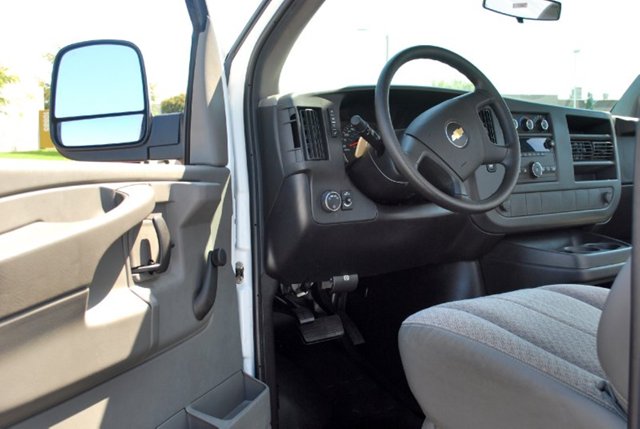 Chevrolet Express 3500 Box Truck