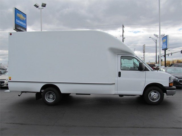Chevrolet Express 3500 Box Truck