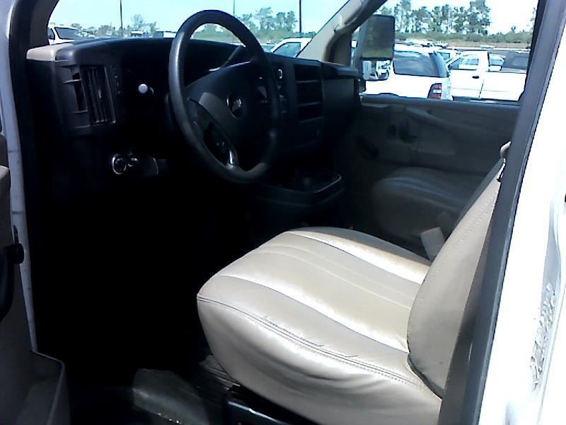 Chevrolet Express Box Truck