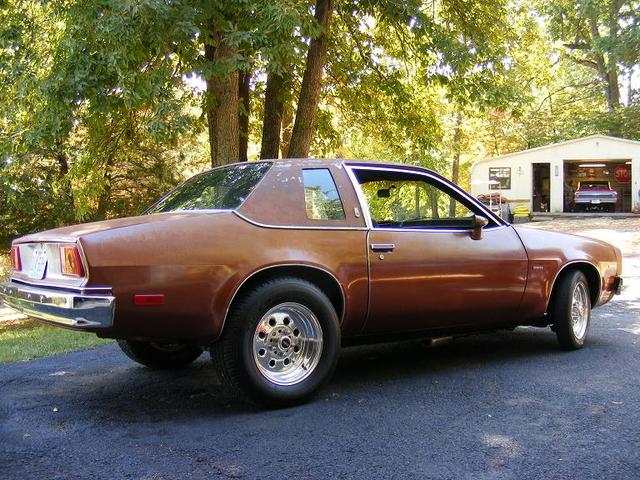 Chevrolet Monza Towne Coupe