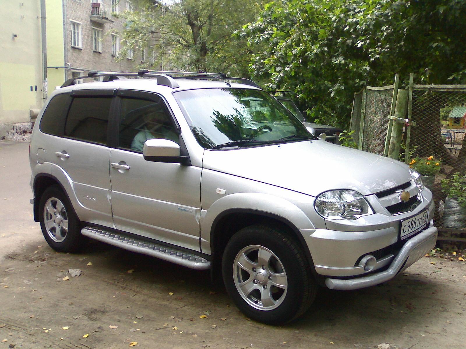 Chevrolet Niva 1.8 Mt