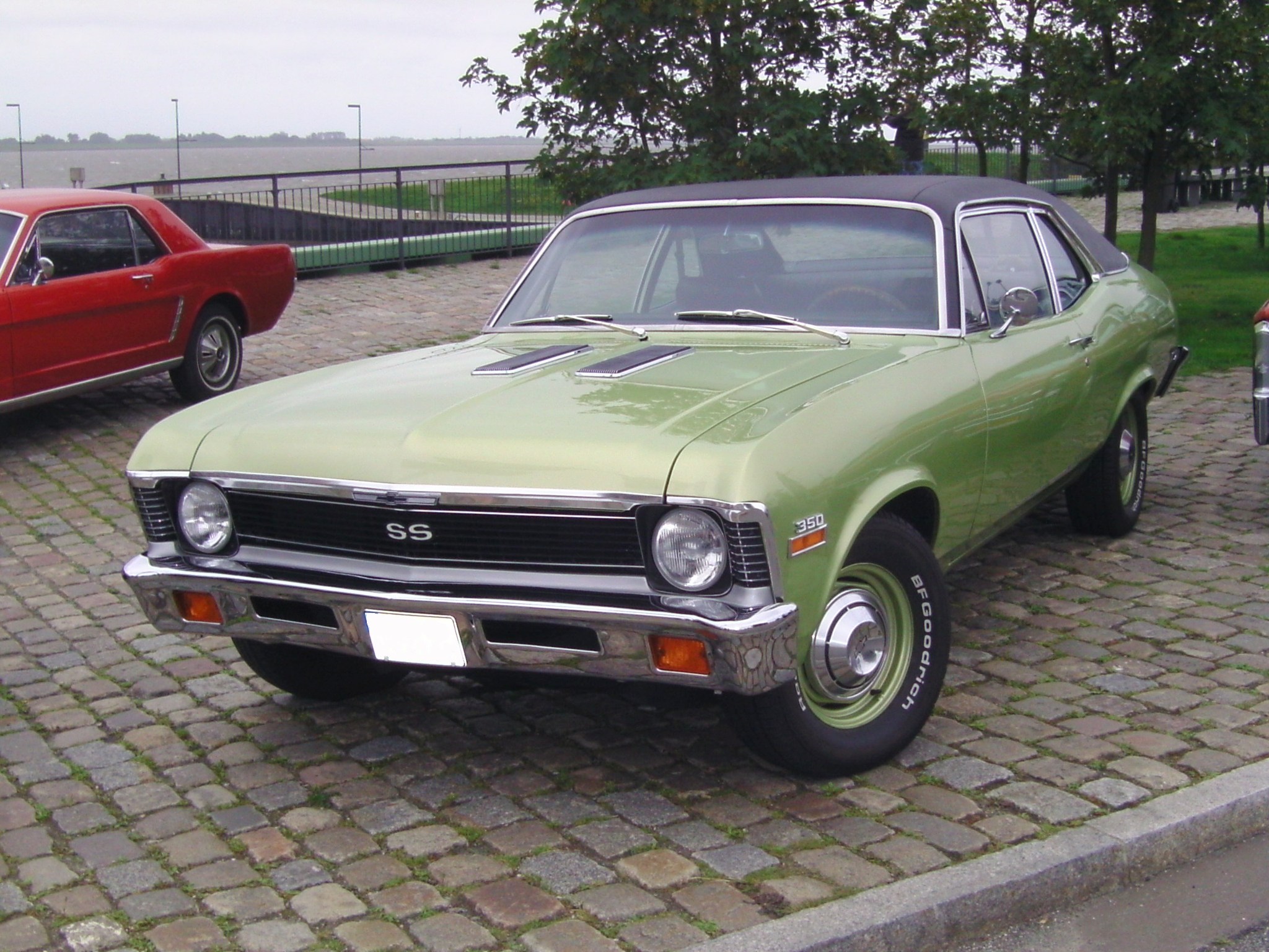 Chevrolet Nova 350