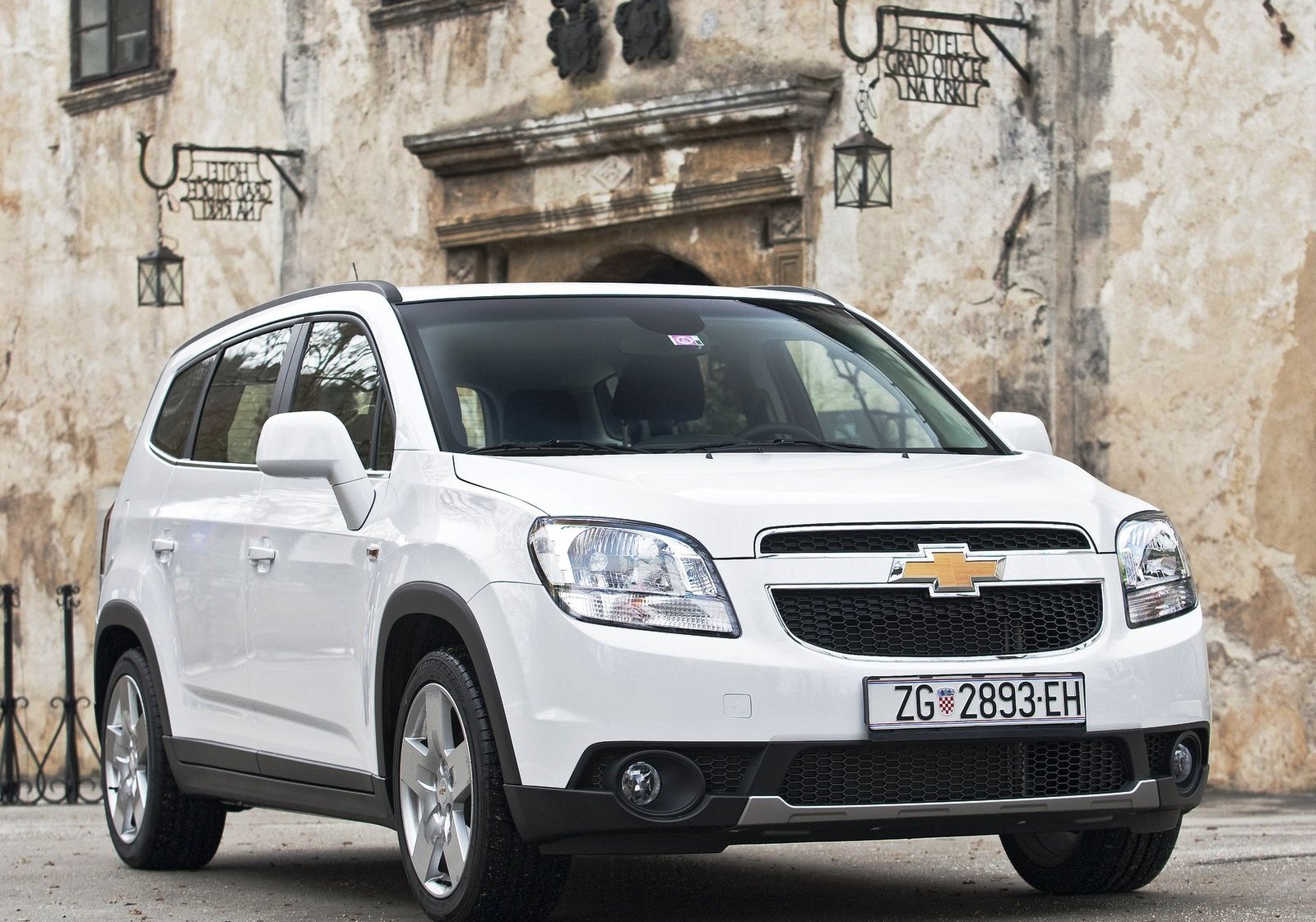 Chevrolet Orlando White