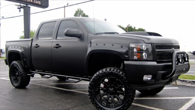 Chevrolet Silverado Black Widow
