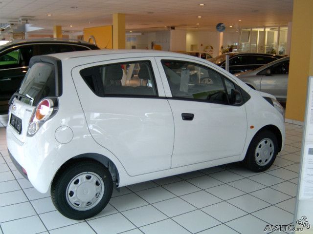 Chevrolet Spark White