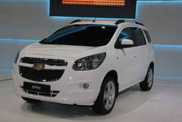 Chevrolet Spin White