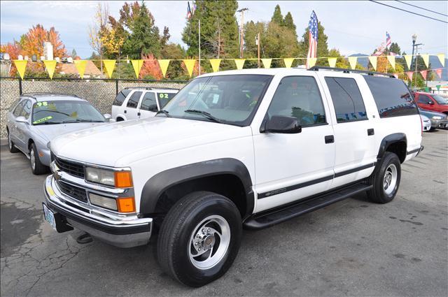 Chevrolet Suburban 2500 4wd