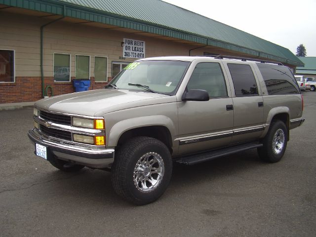 Chevrolet Suburban 2500 4wd