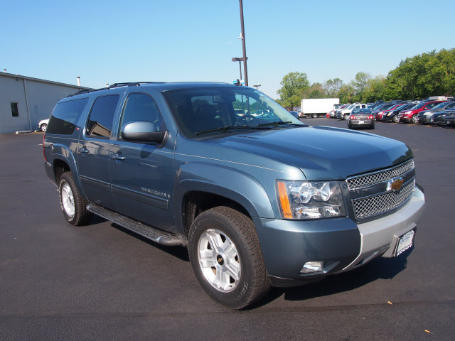 Chevrolet Suburban Blue