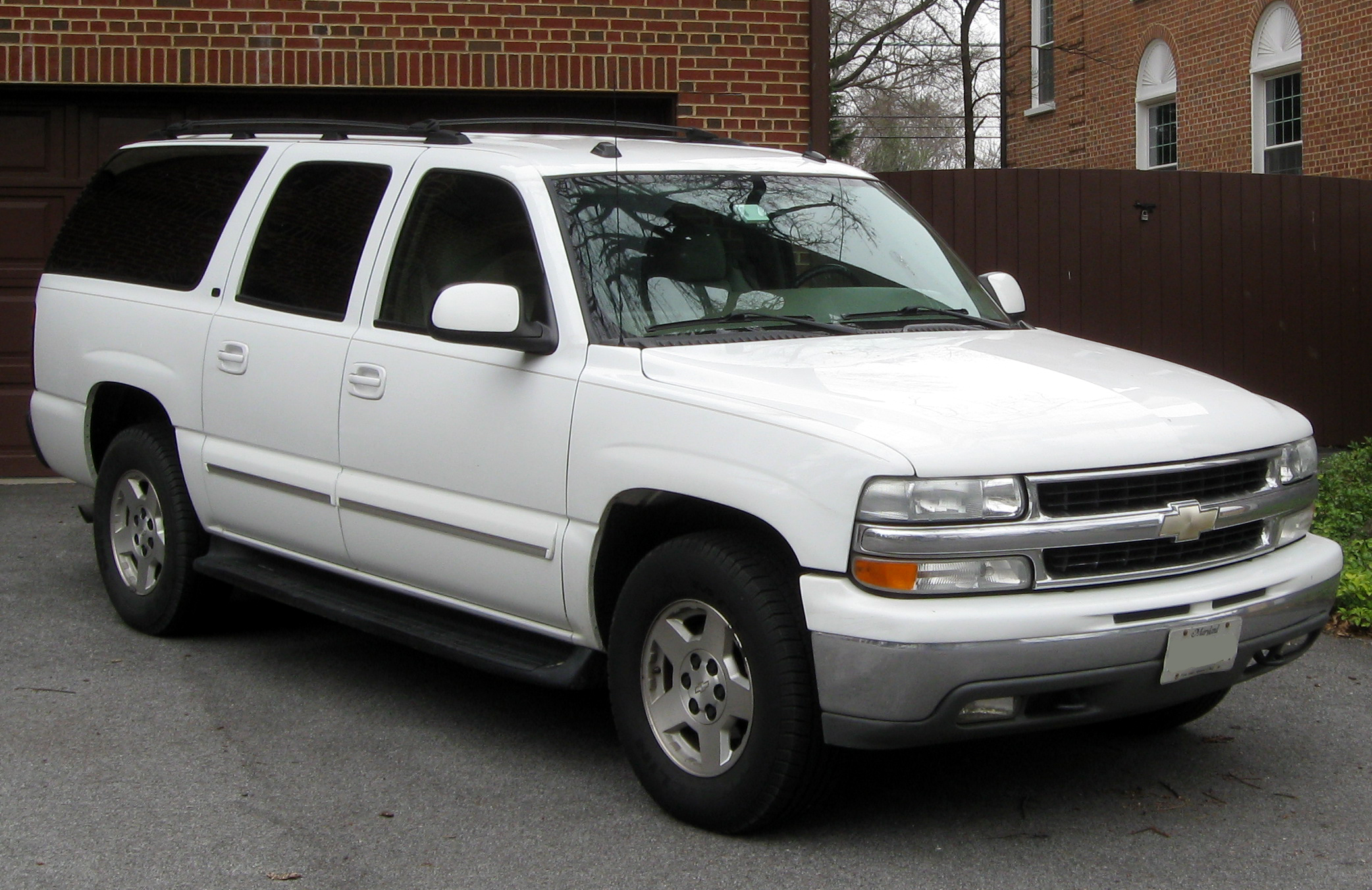 Chevrolet Suburban White